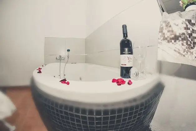 Deluxe Süit, 1 Yatak Odası, Sıcak Su Havuzu, Bahçe Manzaralı