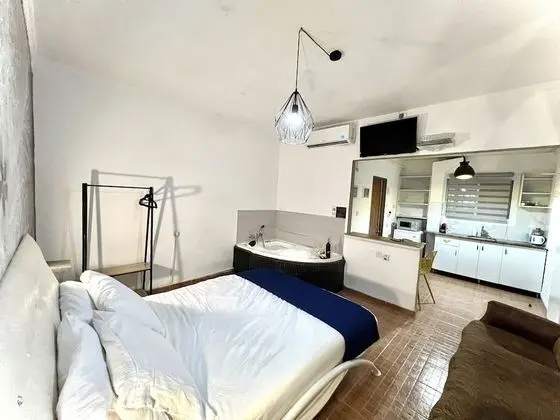 Deluxe Süit, 1 Yatak Odası, Sıcak Su Havuzu, Bahçe Manzaralı