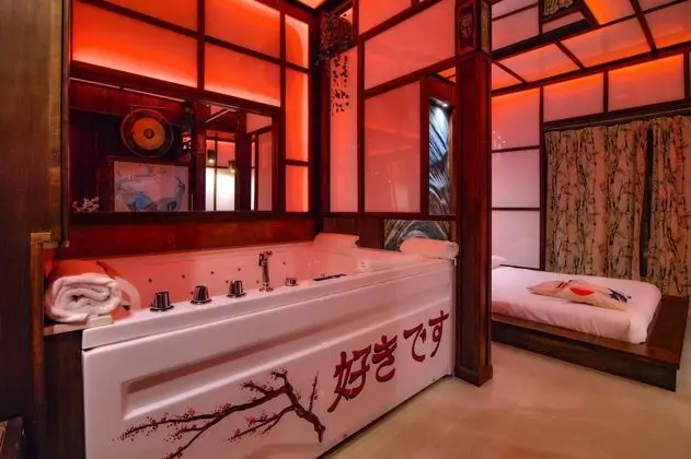 Romantic Tek Büyük veya İki Ayrı Yataklı Oda
