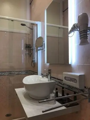 Classic Tek Büyük Yataklı Oda, Balkon, Avlu Manzaralı
