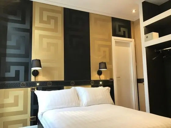 Deluxe Tek Büyük Yataklı Oda, Balkon, Kısmi Deniz Manzaralı