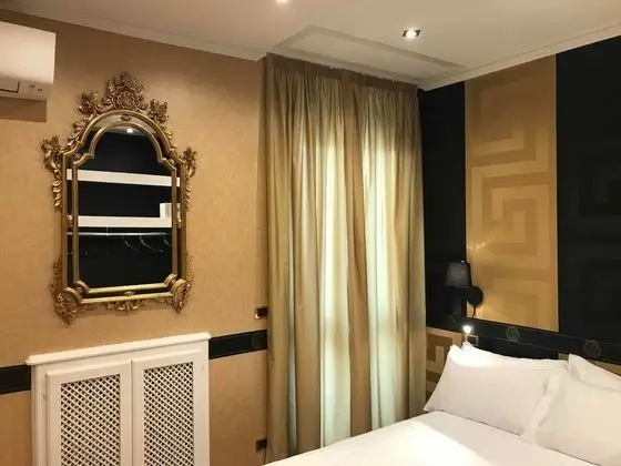 Deluxe Tek Büyük Yataklı Oda, Balkon, Kısmi Deniz Manzaralı