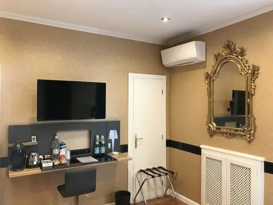 Deluxe Tek Büyük Yataklı Oda, Balkon, Kısmi Deniz Manzaralı