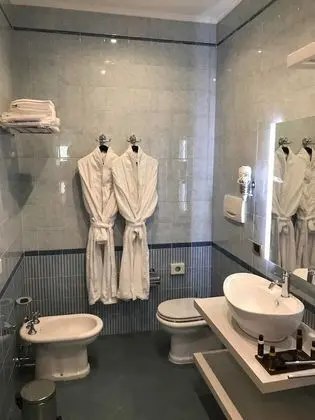 Exclusive Tek Büyük Yataklı Oda, Kısmi Deniz Manzaralı