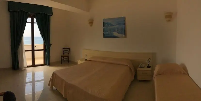 Üç Kişilik Oda