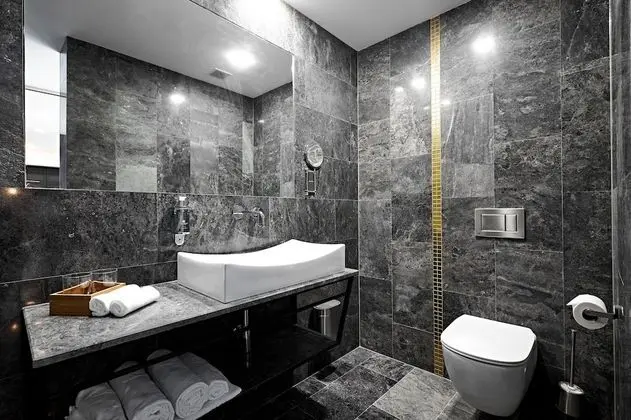 Stüdyo, Avlu Manzaralı
