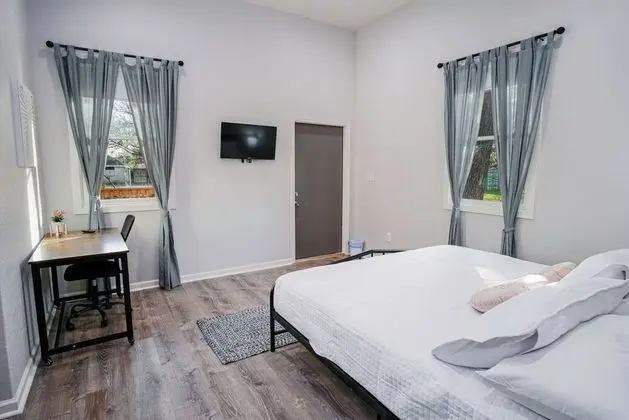 Ev (4 Bedrooms)