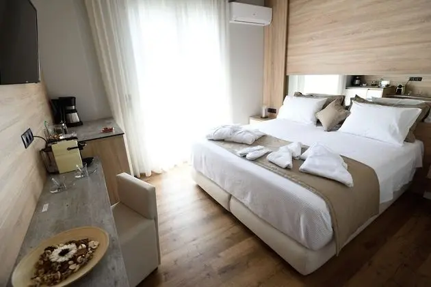 Standard Tek Büyük veya İki Ayrı Yataklı Oda, Kısmi Deniz Manzaralı