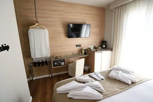 Standard Tek Büyük veya İki Ayrı Yataklı Oda, Kısmi Deniz Manzaralı