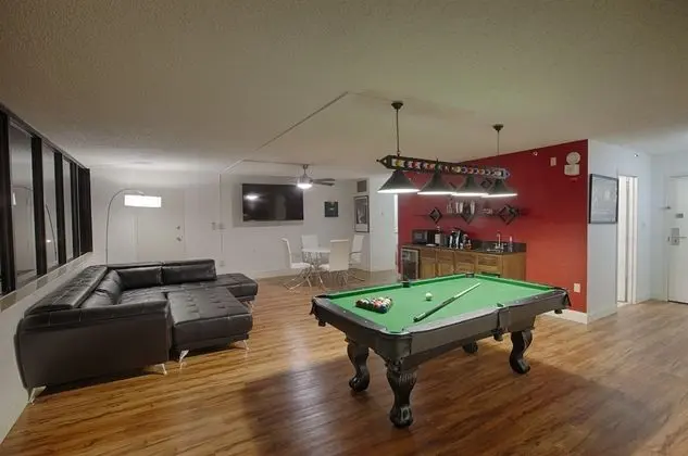 Süit, 1 En Büyük (King) Boy Yatak, Sigara İçilmez, Buzdolabı ve Mikrodalga (Living Room)