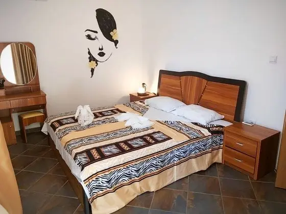 Classic Tek Büyük Yataklı Oda, Balkon, Havuz Manzaralı