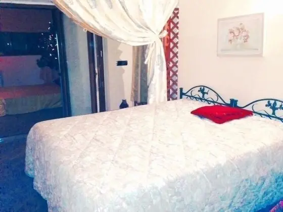 Tek Büyük veya İki Ayrı Yataklı Oda, Ortak Banyo