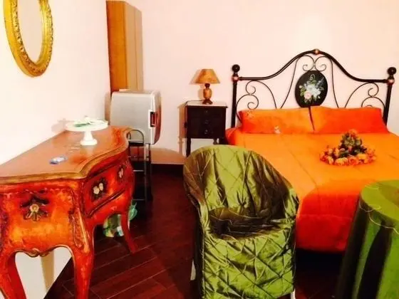 Tek Büyük veya İki Ayrı Yataklı Oda, Ortak Banyo