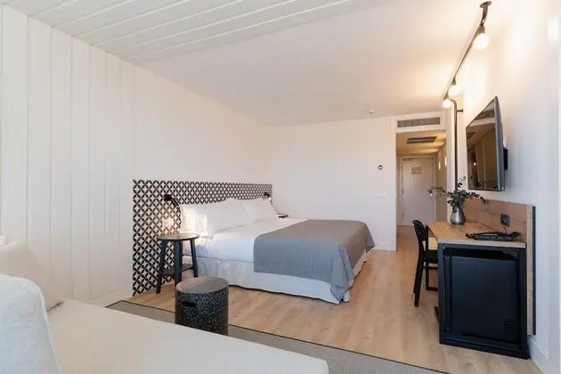 Habitación Triple Estándar Con Terraza (Promo. Spa Access)