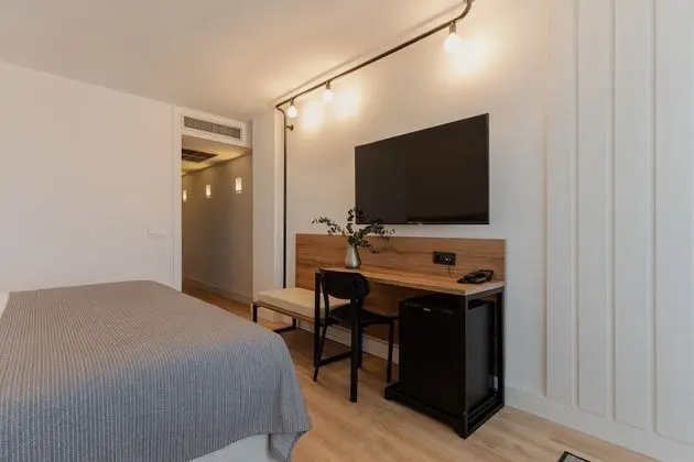 Habitación Triple Estándar Con Terraza (Promo. Spa Access)