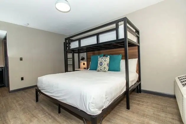 1 King Bed, Non Smoking