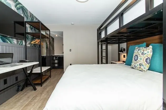 1 King Bed, Non Smoking