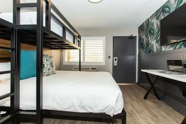 1 King Bed, Non Smoking