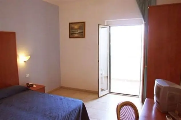 Üç Kişilik Oda