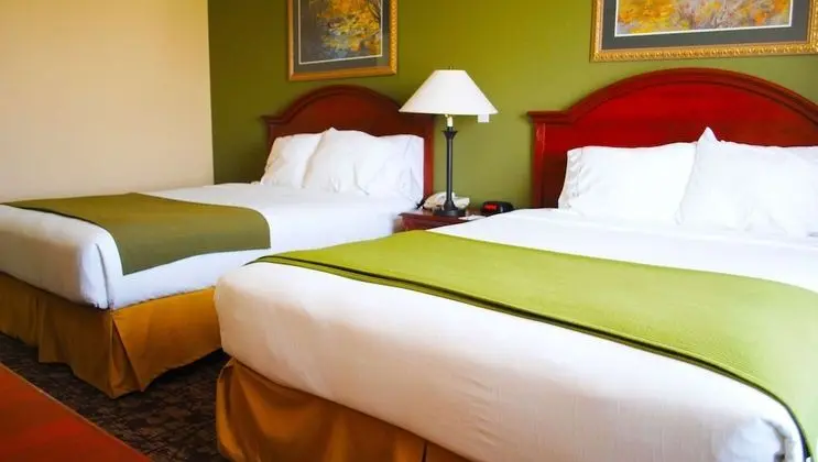 Oda, 2 Büyük (Queen) Boy Yatak, Sigara İçilmez