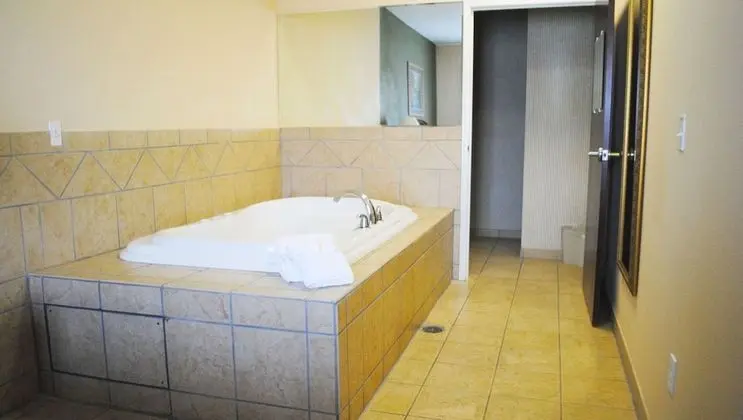 Süit, 1 Yatak Odası, Sigara İçilmez, Sıcak Su Küveti