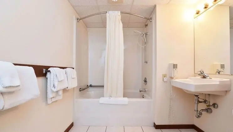 Standard Oda, 1 Büyük (Queen) Boy Yatak, Engellilere Uygun, Sigara İçilmez (Pet-Friendly)