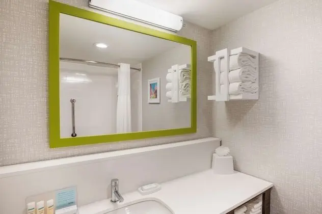 Oda, 2 Büyük (Queen) Boy Yatak, Buzdolabı ve Mikrodalga, Koy Manzaralı (Mobility & Hearing)