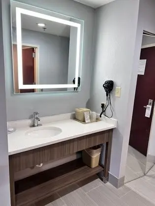 Standard Oda, 1 En Büyük (King) Boy Yatak ve Çekyat, Balkon, Göl Manzaralı (Non Smoking)