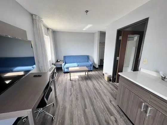 Süit, 1 En Büyük (King) Boy Yatak ve Çekyat, Balkon, Göl Manzaralı (Non Smoking)