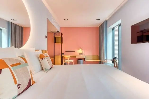 Deluxe Tek Büyük Yataklı Oda