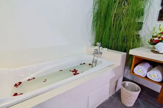Deluxe Tek Büyük Yataklı Oda, 1 Yatak Odası, Havuz Kullanımı, Havuz Manzaralı