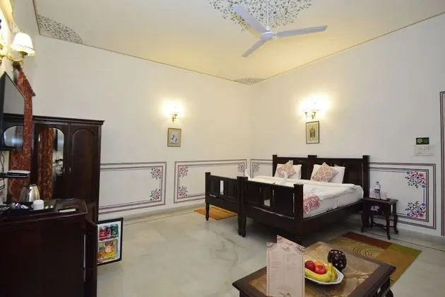 Traditional Tek Büyük Yataklı Oda