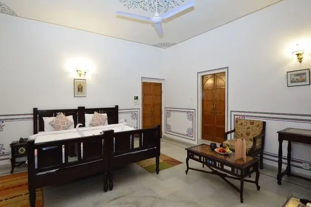 Traditional Tek Büyük Yataklı Oda