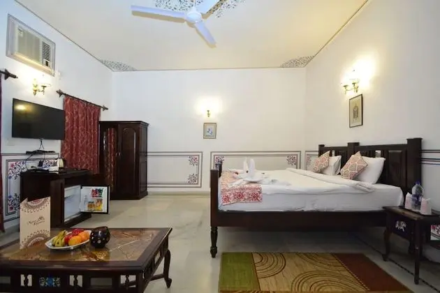 Traditional Tek Büyük Yataklı Oda