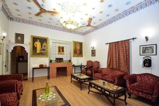 Traditional Tek Büyük Yataklı Oda