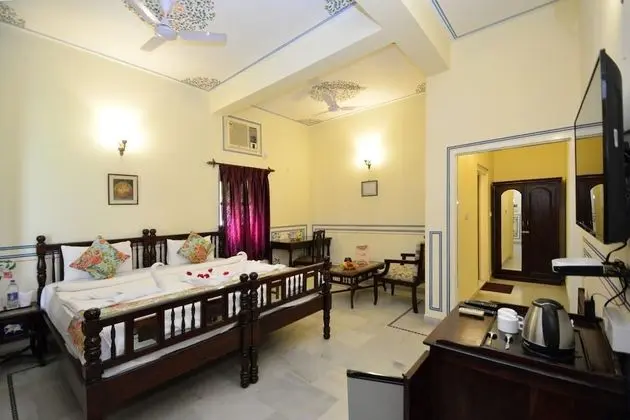 Traditional Tek Büyük Yataklı Oda