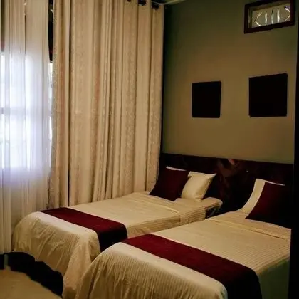 Tek Büyük veya İki Ayrı Yataklı Oda, Avlu Manzaralı (3)