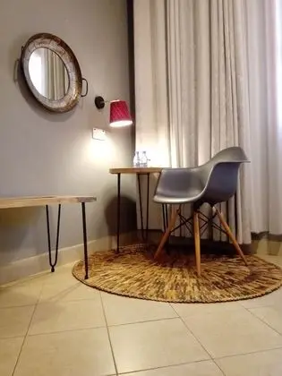 Tek Büyük veya İki Ayrı Yataklı Oda, Avlu Manzaralı (3)