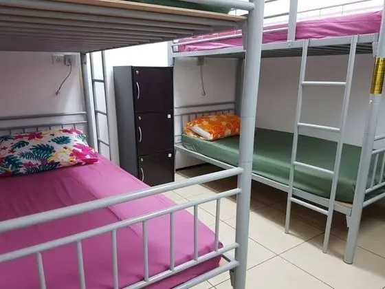Ortak Ranzalı Oda, Sadece kadınlar için (Bed in 6-bed Female Only Dorm)