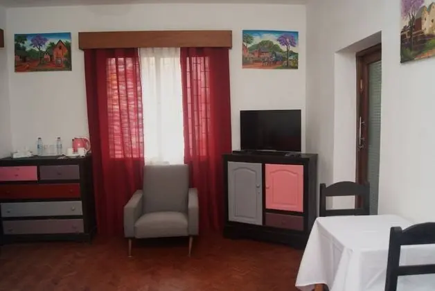 Comfort Oda, 1 Büyük (Queen) Boy Yatak, Sigara İçilmez, Avlu Manzaralı