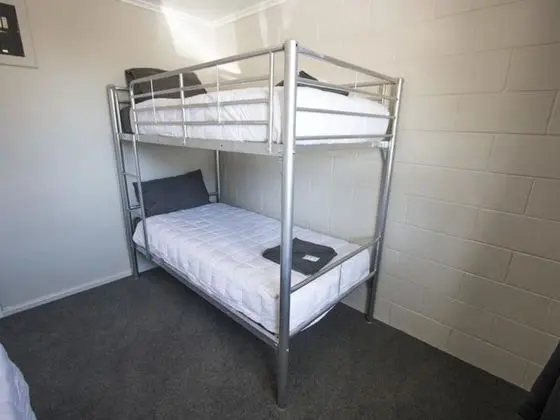 Apart Daire, 2 Yatak Odası (Ground Level Motel Unit)