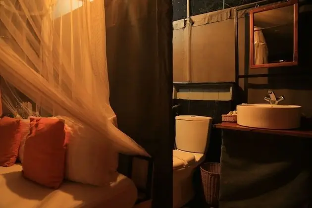 Family Glamping suite bordering Udawalawe with guided safari