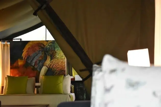 Family Glamping suite bordering Udawalawe with guided safari