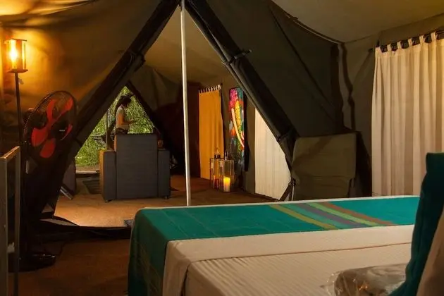 Family glamping suite bordering wilpattu with guided bush walk