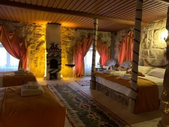 Aile Odası, Bahçe Manzaralı, Şömineli