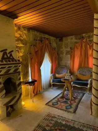 Aile Odası, Bahçe Manzaralı, Şömineli