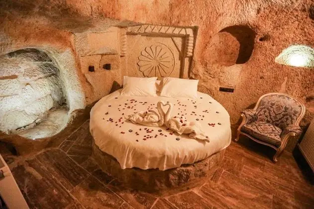 Cave Aile Odası, Manzarasız, Hamamlı