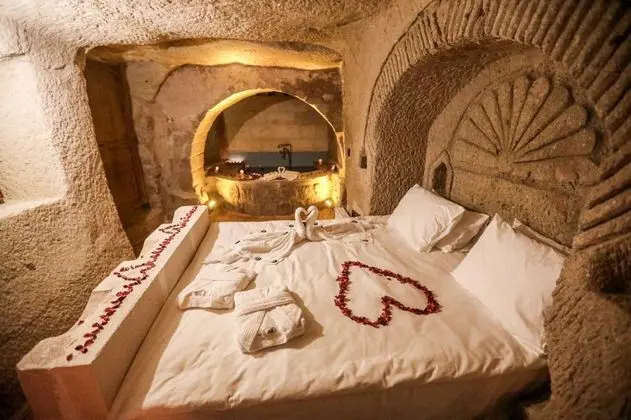 Cave Balayı Odası, Manzarasız, Havuzlu