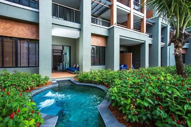 Deluxe Suite Pool Access/ Jacuzzi Room