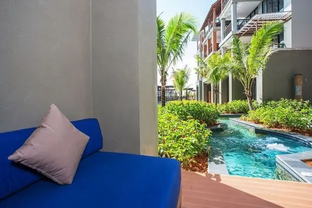 Deluxe Suite Pool Access/ Jacuzzi Room